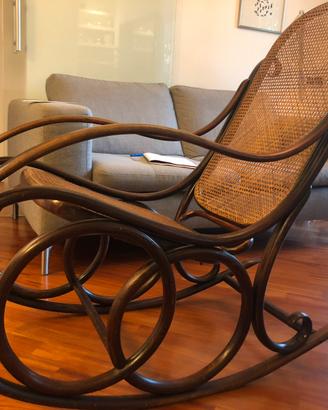 Sedia a dondolo Thonet originale