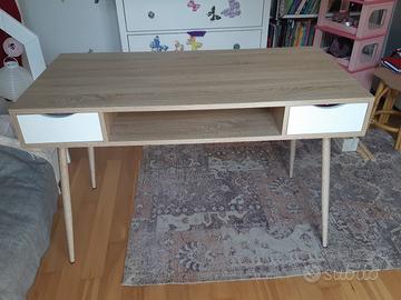 Scrivania stile scandinavo