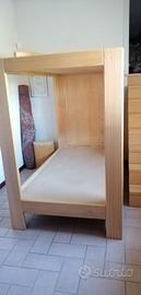 letto a castello  in legno con materassi