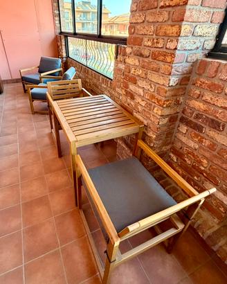 Set IKEA NAMMARO - Tavolo, 2 Sedie e 2 Poltrone