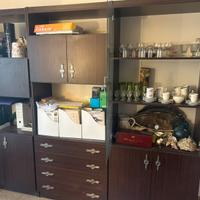 Credenza, tavolo e sedie