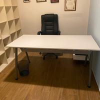 Studio completo: scrivania , poltrona e libreria