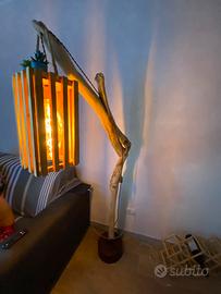 lampada artigianale in legno da interno