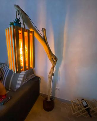 lampada artigianale in legno da interno