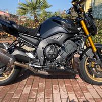 YAMAHA FZ8 GOLD-Akrapovic-TAGLIANDO/GOMME NUOVE