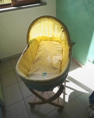 Culla in vimini con supporto a dondolo in legno e 