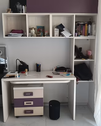 Scrivania con parete attrezzata 