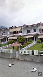 Villa a schiera con giardino