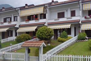 Villa a schiera con giardino