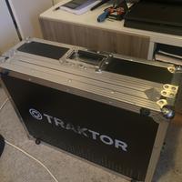 TRAKTOR S4 + CASE