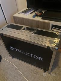 TRAKTOR S4 + CASE