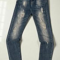 Jeans strappati, taglia 32.