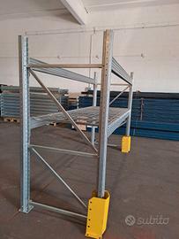 scaffali 