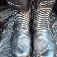 stivali moto Alpinestar numero 43 usati poco