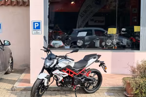 Benelli BN 125 + Promo