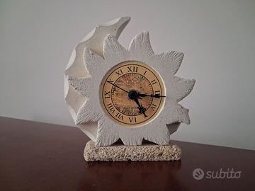 Orologio da tavolo in pietra leccese