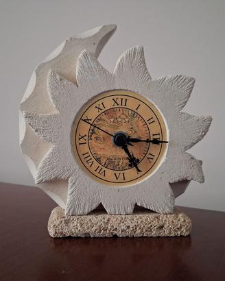 Orologio da tavolo in pietra leccese