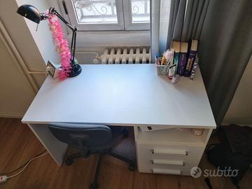 Scrivania bianca