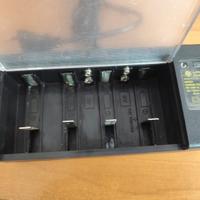 Carica batteria AA- A A A -mezza torcia e 9V