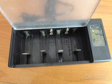 Carica batteria AA- A A A -mezza torcia e 9V