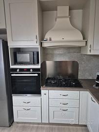 Cucina componibile realizzata da falegname