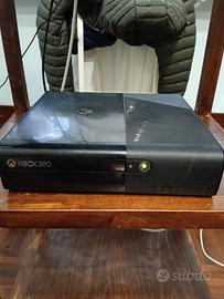 Xbox 360 nera con 3 giochi