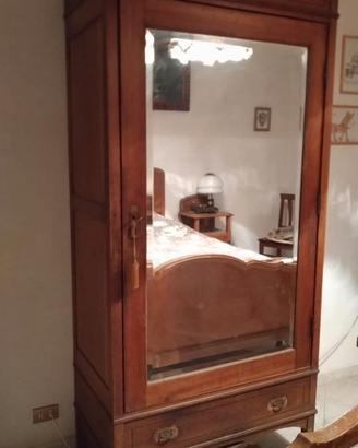 Armadio d'antiquariato