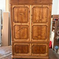 Mobile vintage in legno restaurato da falegname.
