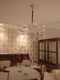 Lampadario sala da pranzo e cristalleria