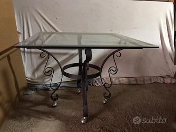 Tavolino in ferro battuto