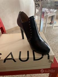 3 paia di scarpe da donna.