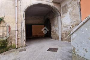 3 LOCALI A MONTESARCHIO