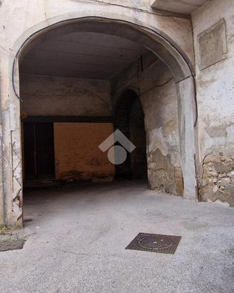 3 LOCALI A MONTESARCHIO