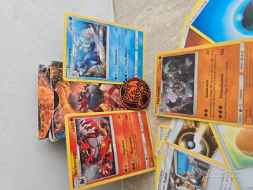 Mazzo Pokémon Ruggito Fiammante Sole Luna 61 Carte