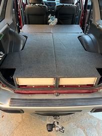 Allestimento viaggio per auto o fuoristrada