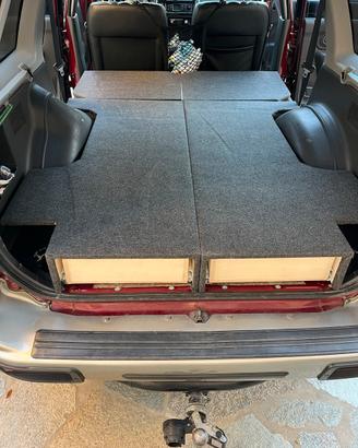 Allestimento viaggio per auto o fuoristrada