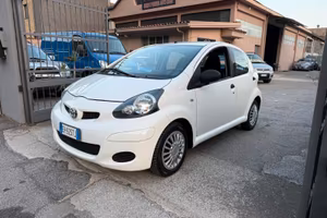 Toyota AYGO 1.0 5 porte Deep Ocean Connect PERFETT