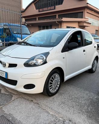 Toyota AYGO 1.0 5 porte Deep Ocean Connect PERFETT