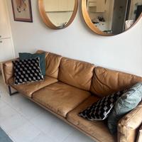 Divano 4 posti in pelle color cognac