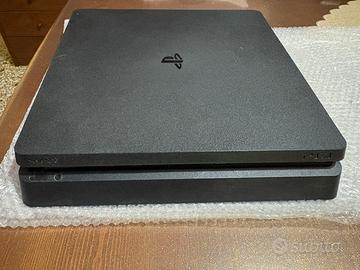 Playstation 4 slim + 4 giochi