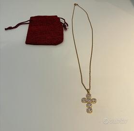 Collana con catenina e pendente a forma di croce