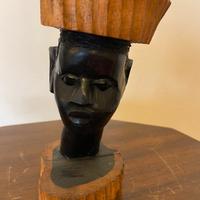 Testa africana intagliata