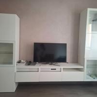 Soggiorno con vetrine