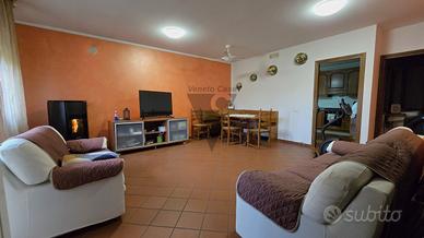 CASA SINGOLA CON RUSTICO ACCOSTATO E SCOPERTO PRIV