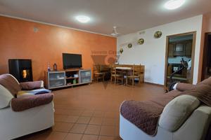 CASA SINGOLA CON RUSTICO ACCOSTATO E SCOPERTO PRIV