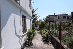 Porzione di testa di trifamiliare