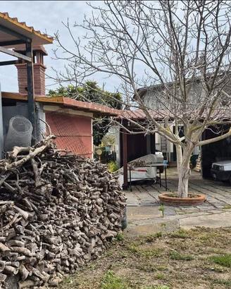 Fabbricato rurale con terreno a Catania