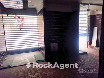 NEGOZIO DUE VETRINE ULTERIORMENTE AMPLIABILE VIA N