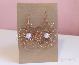 Orecchini pendenti fiore