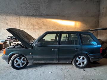 Range Rover P38 DSE demolito per ricambi